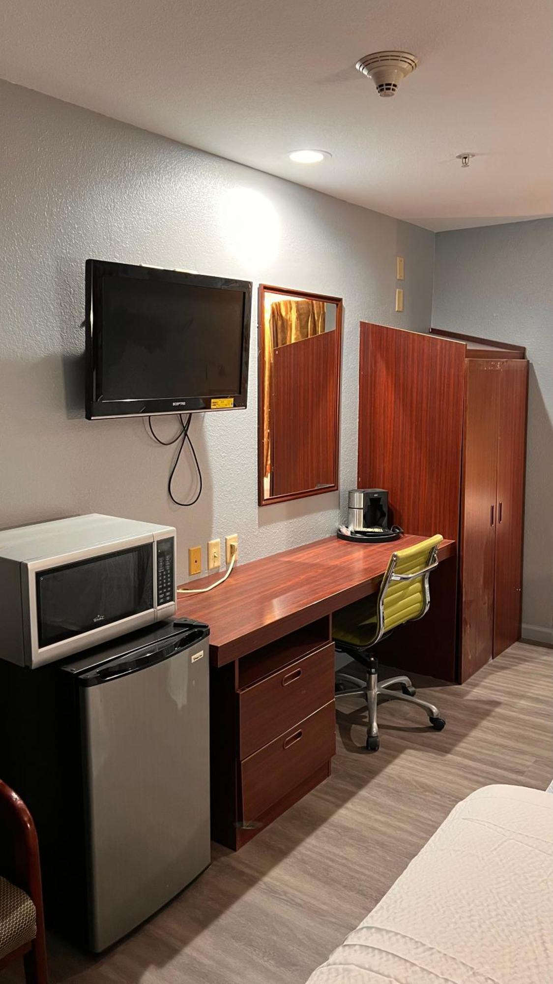 Blisspoint Inn & Suites, 노스우드 외부 사진