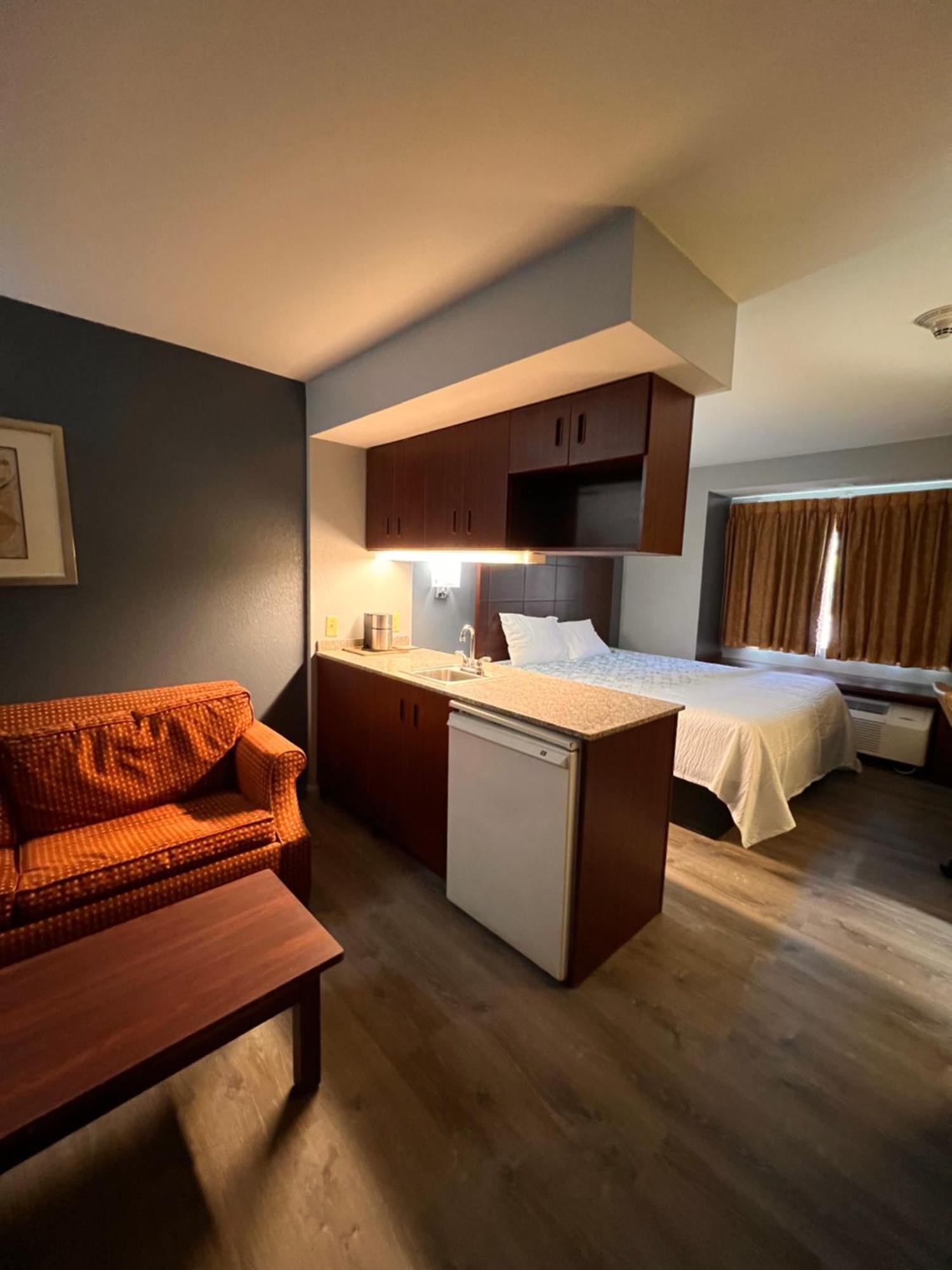 Blisspoint Inn & Suites, 노스우드 외부 사진